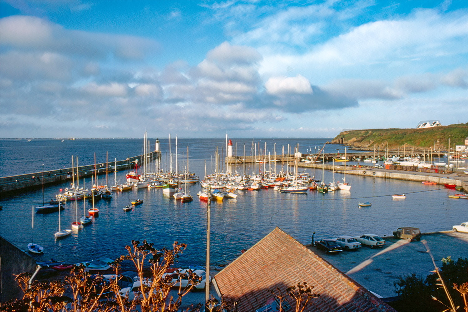 Overall view of Port Tudy in the evening light