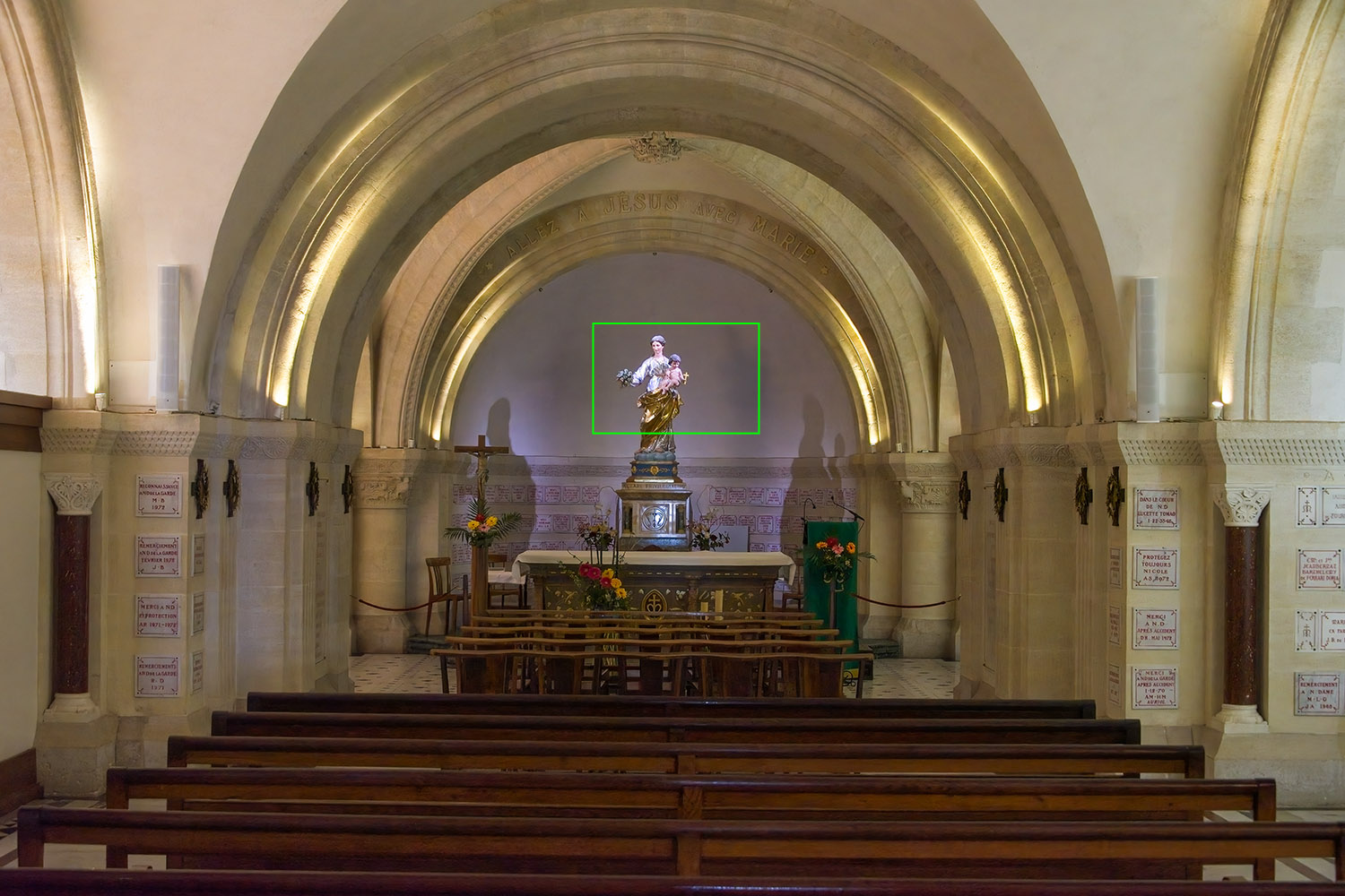 'Virgin with Child and Bouquet' in the crypt, Marseille, January 2017, ISO 10000 – 1/30 – ƒ/5.6 – 48mm – Exp. -1⅓. (Click to download the raw file)