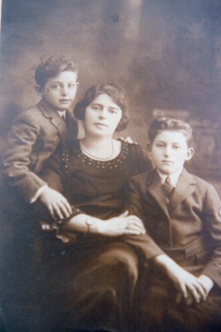 Before processing, Mother and her sons (1923)