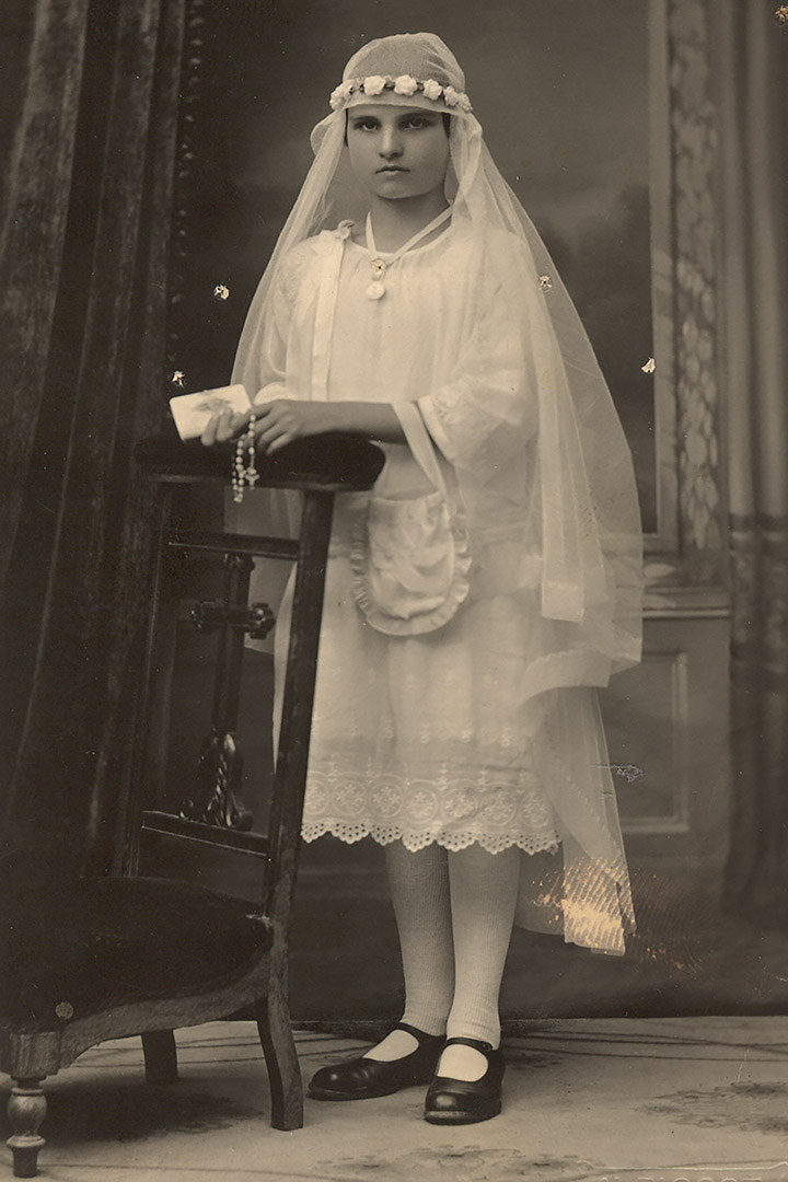Before processing, First Holy Communion (1929)