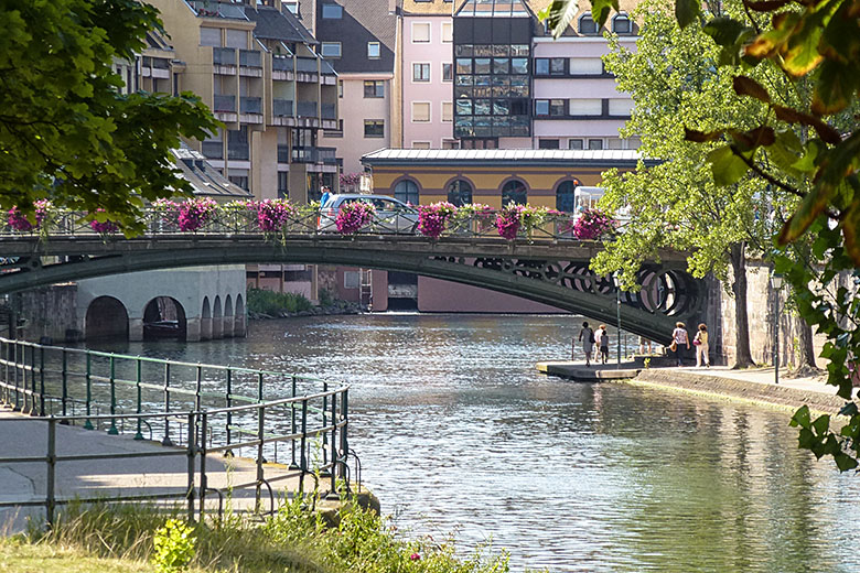 This bridge is decorated, too