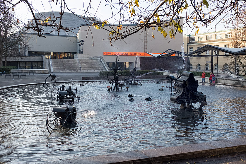 The 'Fasnachtsbrunnen' (carnival fountain)...