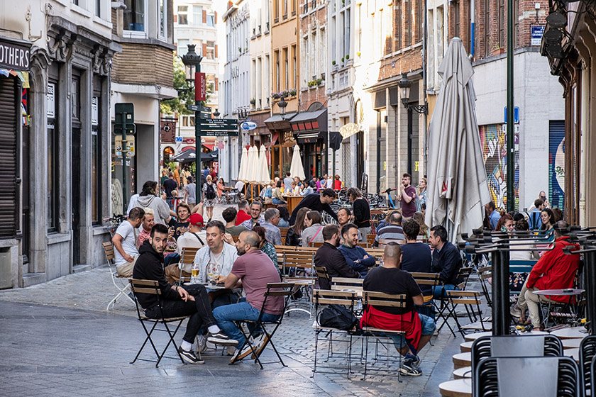 People enjoying the outdoors in the 'Kolennmarkt' (Coal market)