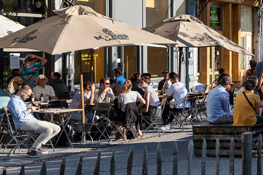 After 7 p.m., on the 'Place Fontainas', it was hard to find a table