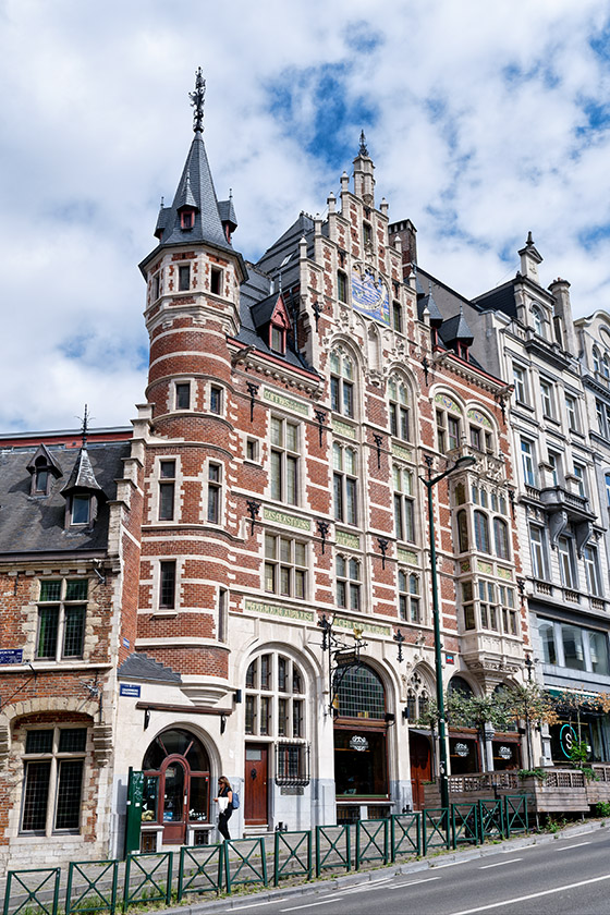 Very elaborate neo-gothic commercial house on the 'Coudenberg' (Cold Hill)