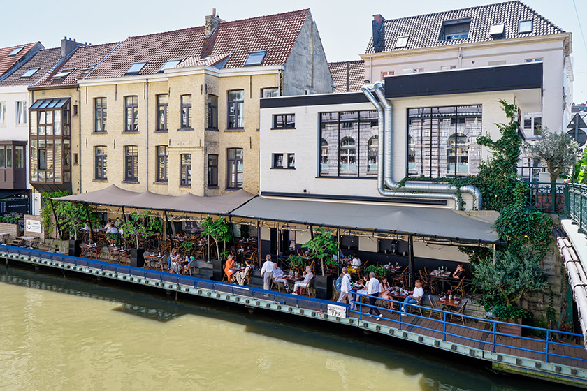 'Le homard rouge' (the Red Lobster) restaurant on the water