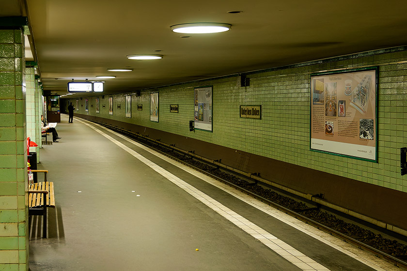 'Unter den Linden' subway station, 1:07 AM