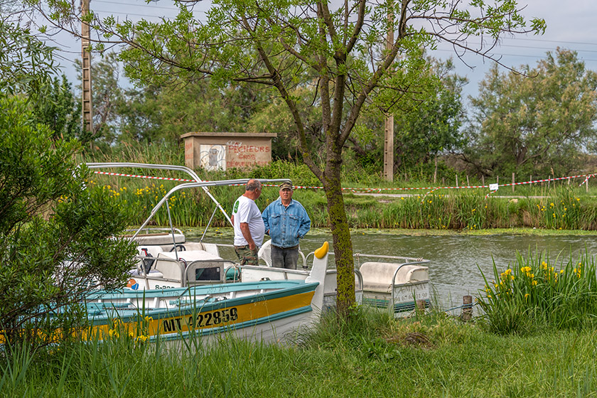 At our meeting point on the 'Canal d'Arles à Bouc'