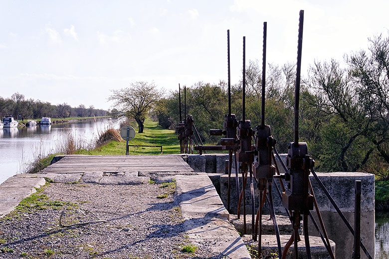 Sluice gates and north-south canal near Gallician