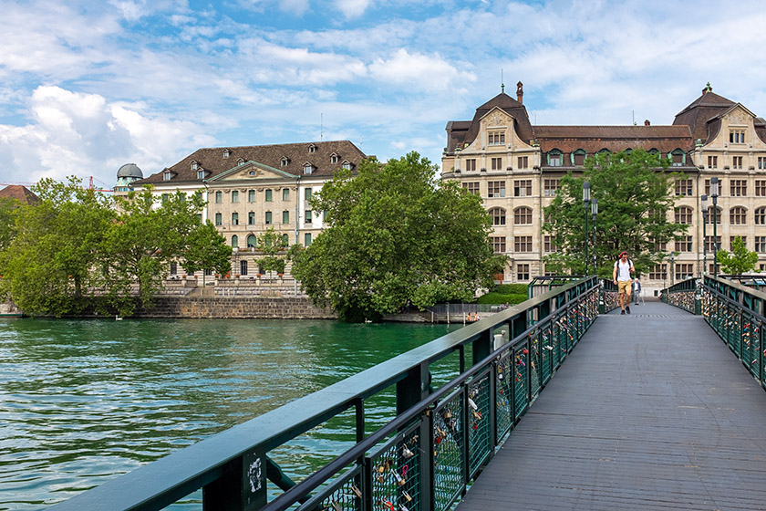 The 'Mühlesteg' is one of the footbridges spanning the Limmat
