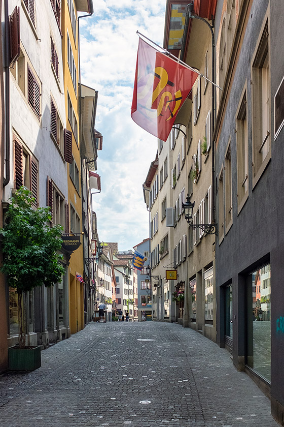 Walking up the 'Rindermarkt'