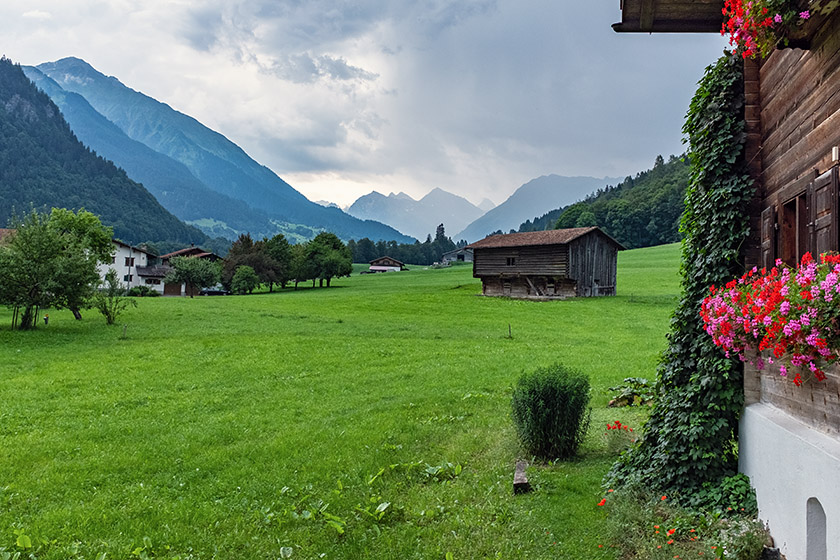 From Serneus, one has gorgeous views onto the mountains