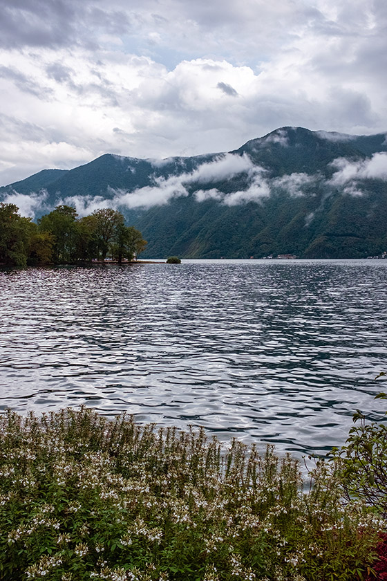 By the lake in Ciani parc