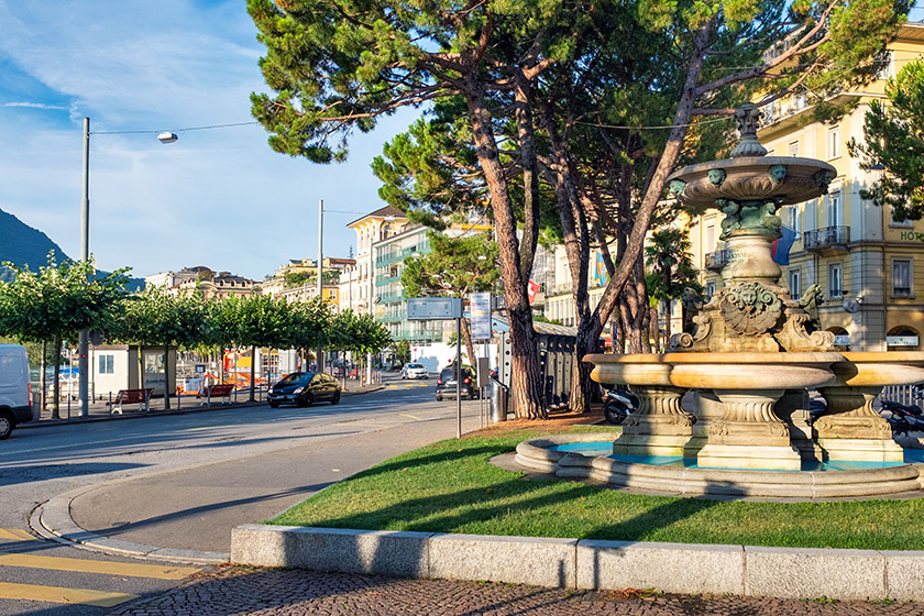 The fountain on the 'Piazza Riziero Rezzonico'