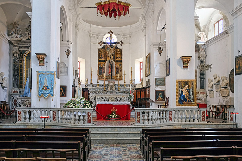 Inside the 'Saint-Baptiste' church