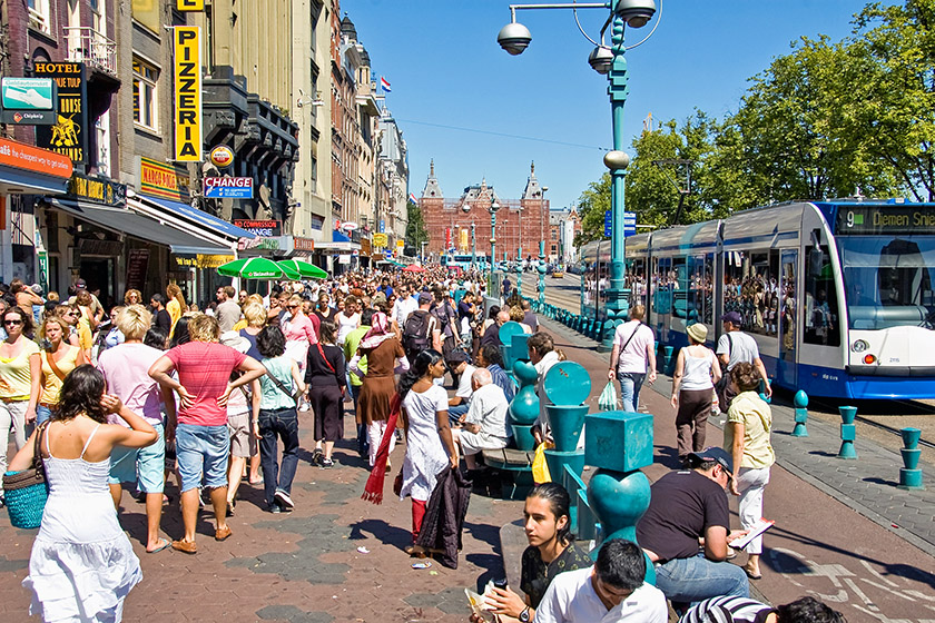 Lots of people on Damrak