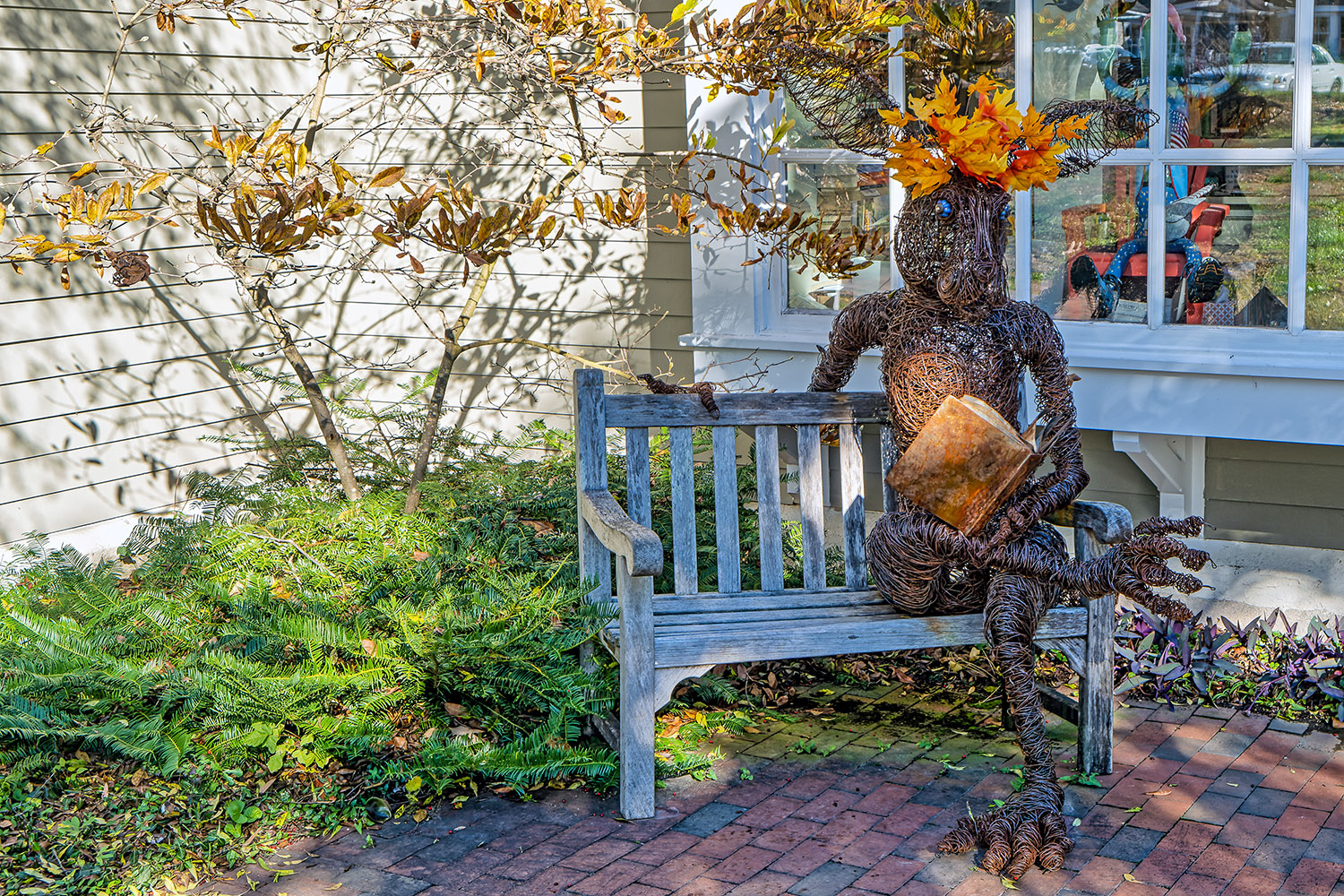 Reading wire-bunny in front of McIntyre's book shop