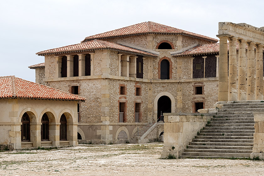 The 'Hôpital Caroline' is being restored