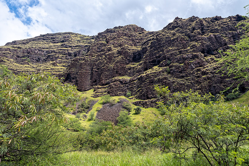 Looking into the mountain from Farrington Highway