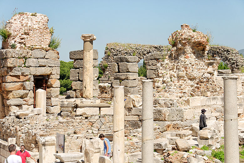 A maze of columns and partially rebuilt structures