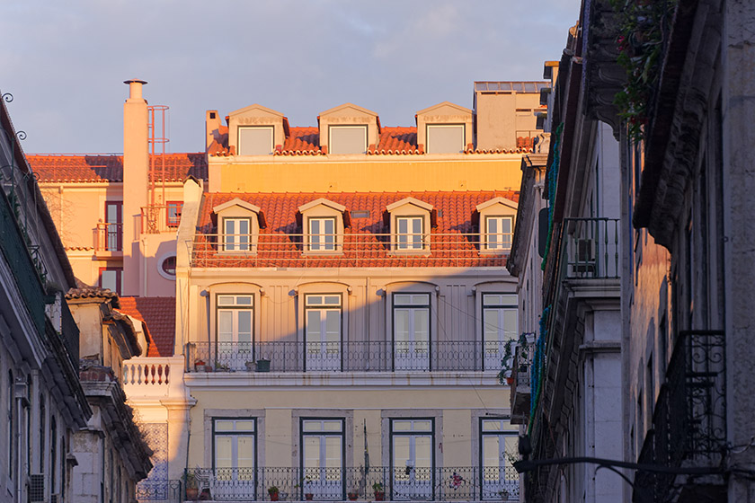 Evening light on the Rua São Nicolau