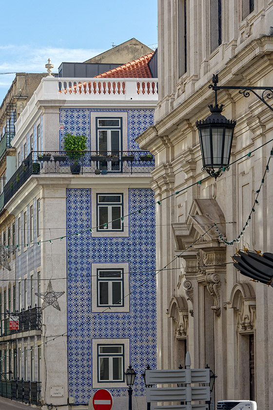 Tiled building on Rua Garrett (Garrett Street)