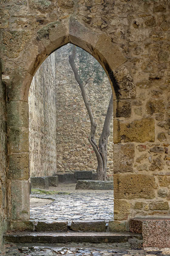 Archway between the two main courtyards