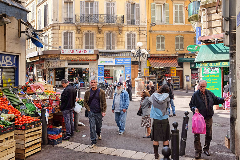 Heading toward the 'Rue Vacon'