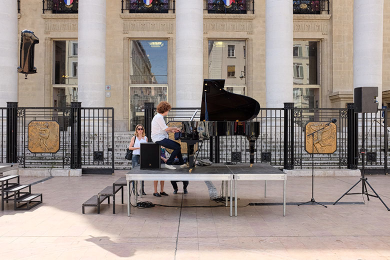 Playing the piano in front of the opera house