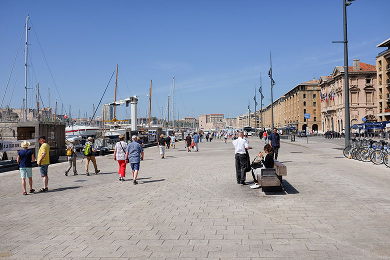 Strolling down the 'Quai du Port'