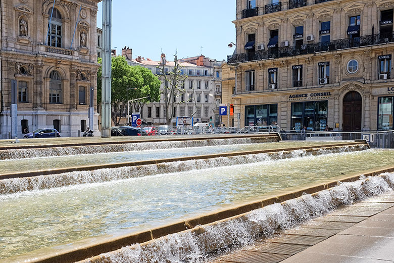 Fountain in front of the 'Préfecture'