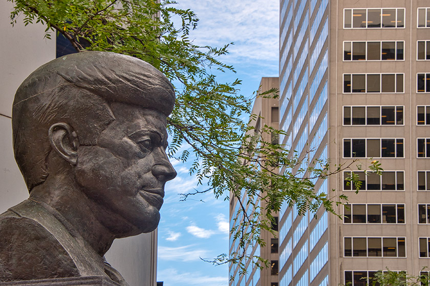 Bust of JFK on the 'Avenue du Prsident-Kennedy'