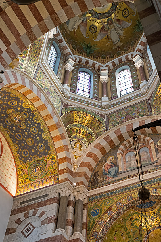 Looking up at the cupola of the transept