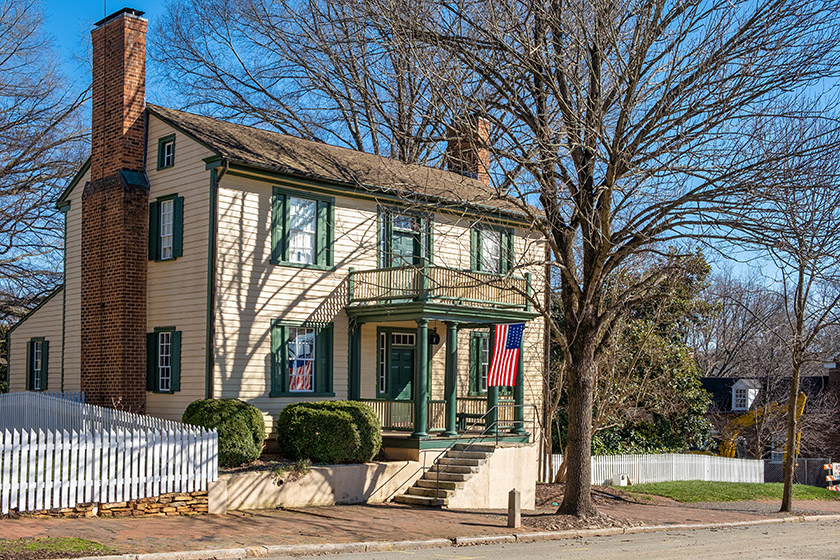 Residence at the corner of South Main and Walnut Street