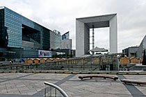 The 'Elysée La Défense' and the 'Arche'