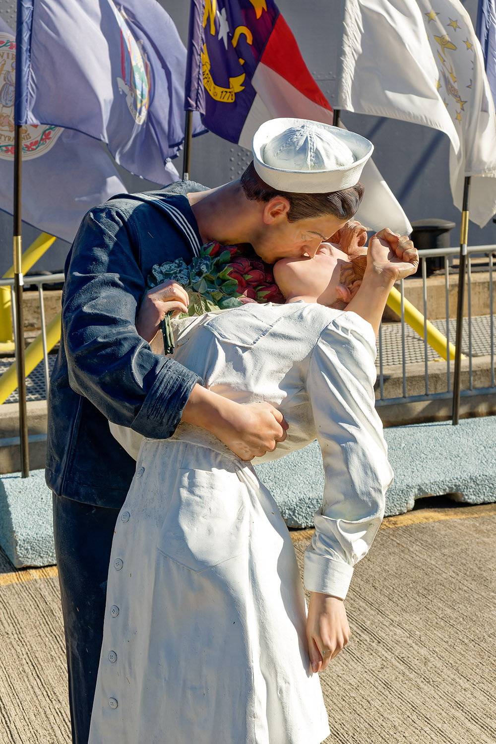 A closer look at the statue of Eisenstaedt's V-J Day in Times Square photograph