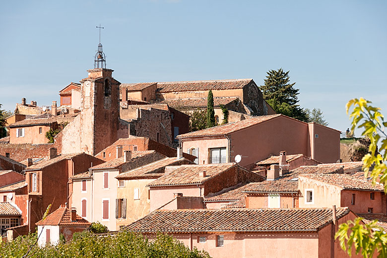 The village from the beginning of the Ochre Trail