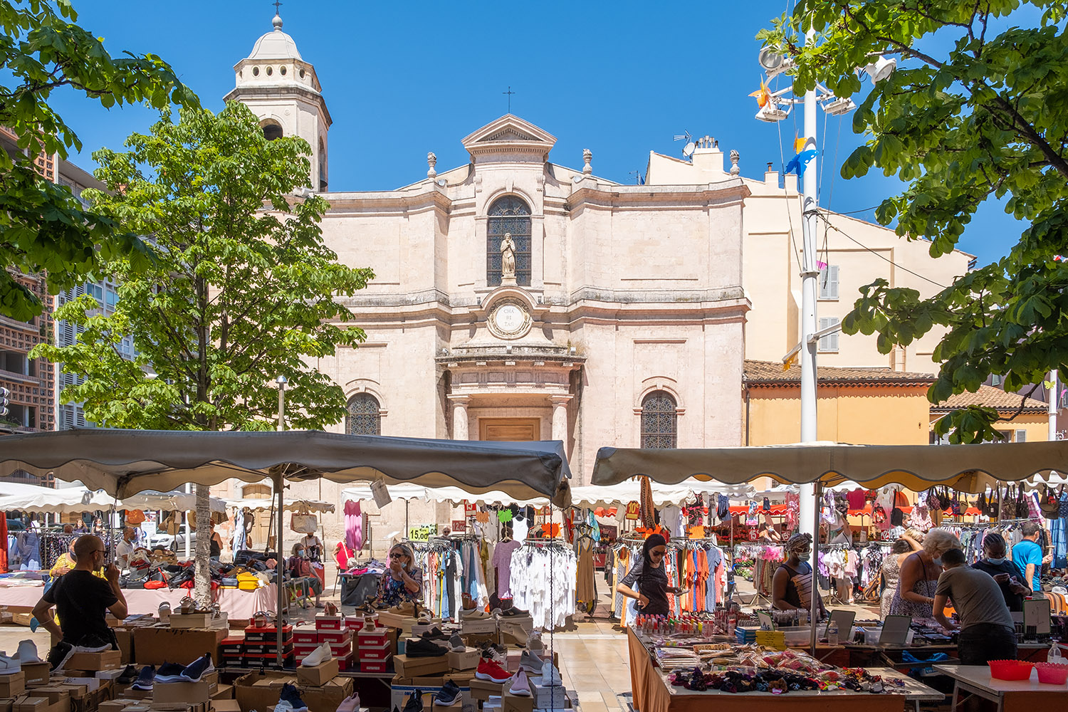 The 'Saint-François de Paule' church at the western end of the market