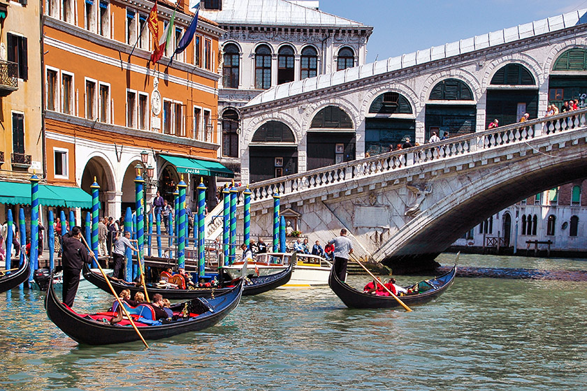 Gondola pickup and drop-off point by the Rialto Bridge