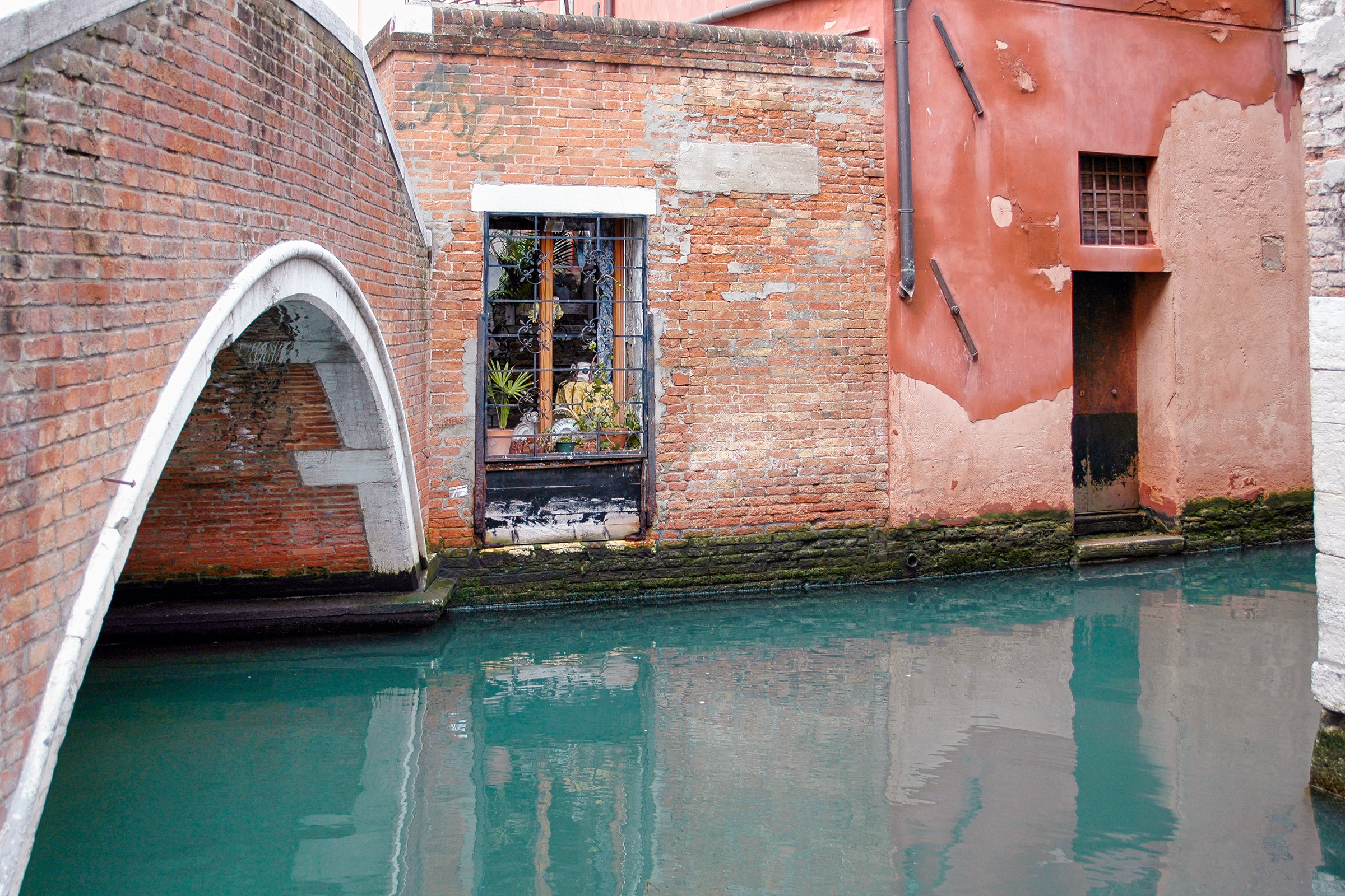 A window onto the water