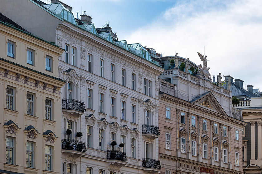 Fa&ccedil;ades on Graben