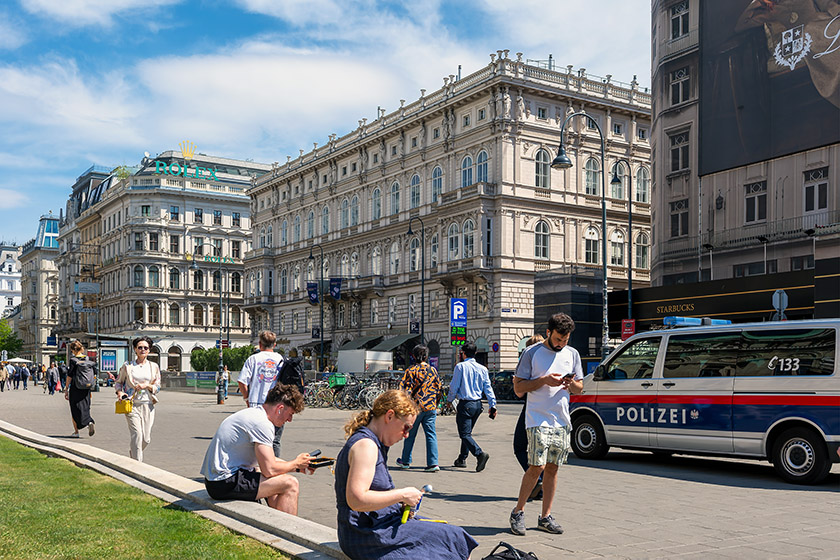 Looking from Herbert von Karajan Platz down K&auml;rtner Stra&szlig;e