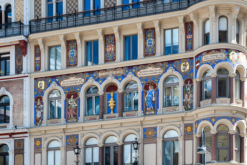 Fa&ccedil;ade of the building 'Zum Goldenen Becher'