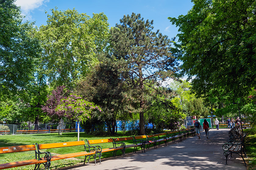 Strolling through City Hall Park