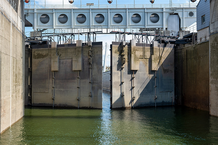 In the lock at the Freudenau Power Station&mdash;doors are closing