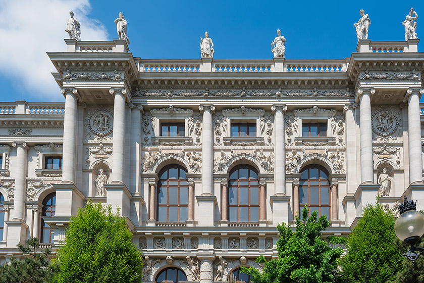 Part of the fa&ccedil;ade of the Natural History Museum
