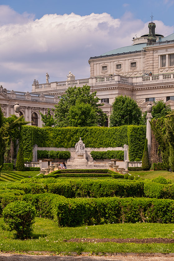 Empress Elisabeth statue in the Volksgarten